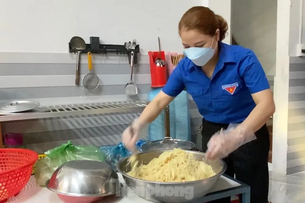 CSGT Ninh Thuận Khẩn Trương Đón Thí Sinh Ngủ Quên Đi Thi 2 CSGT Ninh Thuận Khẩn Trương Đón Thí Sinh Ngủ Quên Đi Thi